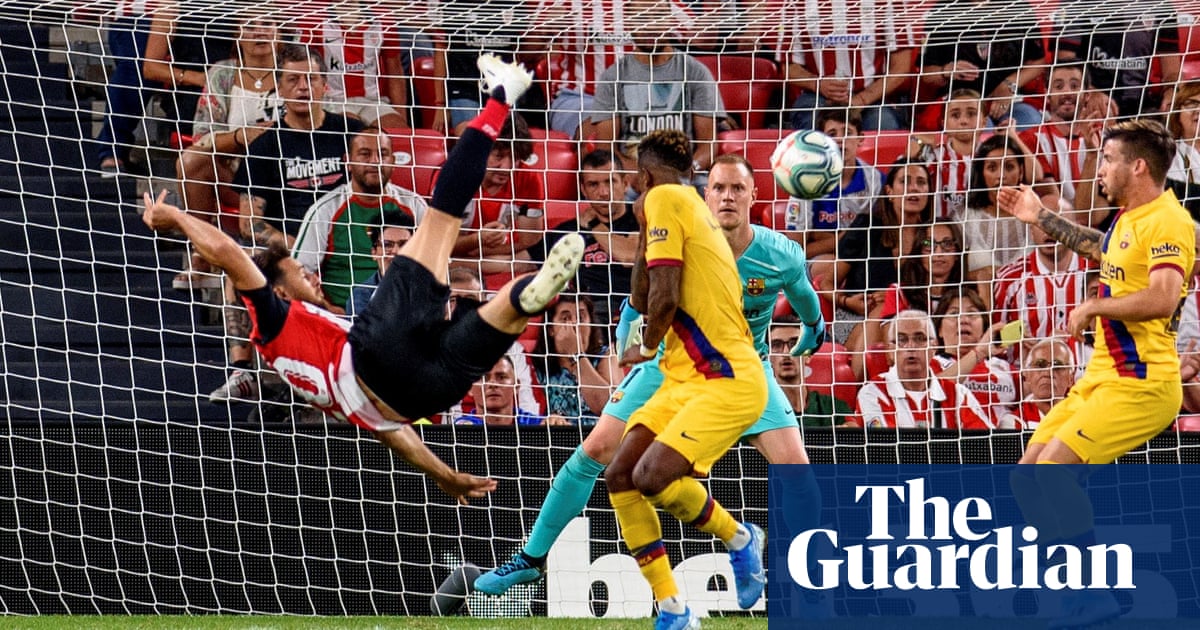 Aritz Aduriz’s late acrobatics for Athletic Bilbao stun Barcelona