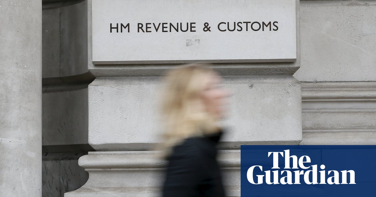 MPs ask HMRC to explain child benefit error that froze payments to parents