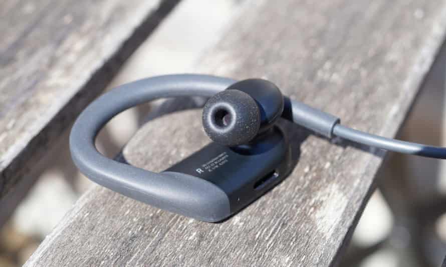 Beats Flex Review Wireless Earbud Basics Done Right The Verge