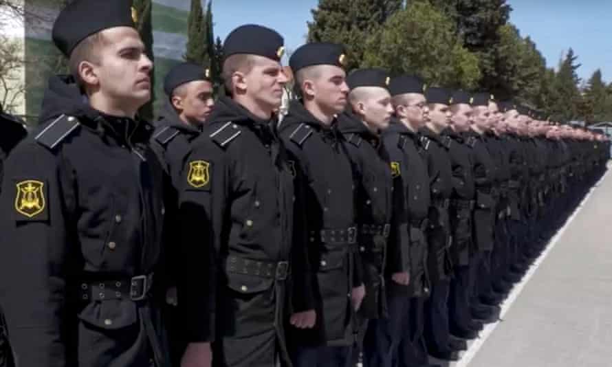 Podobno w sobotę w Sewastopolu nieruchomy obraz z filmu opublikowanego przez Rosję ma przedstawiać członków moskiewskiego ugrupowania