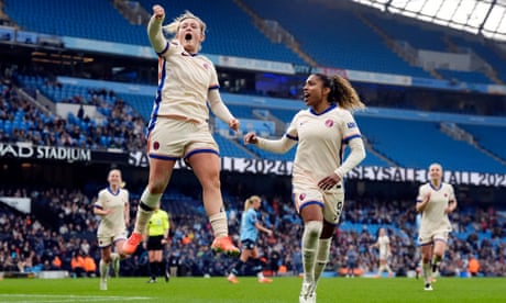 Erin Cuthbert’s late winner against City puts Chelsea a step closer to WSL title