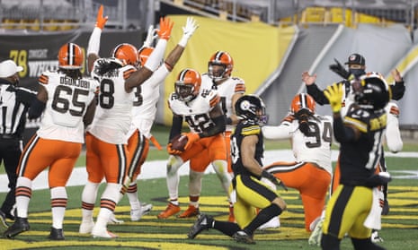 Photos: Pittsburgh Steelers' brawl with Cleveland Browns - Los Angeles Times