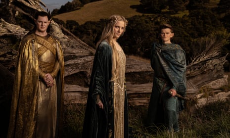 Benjamin Walker (High King Gil-galad), Morfydd Clark (Galadriel), Robert Aramayo (Elrond) in The Lord of the Rings: The Rings of Power