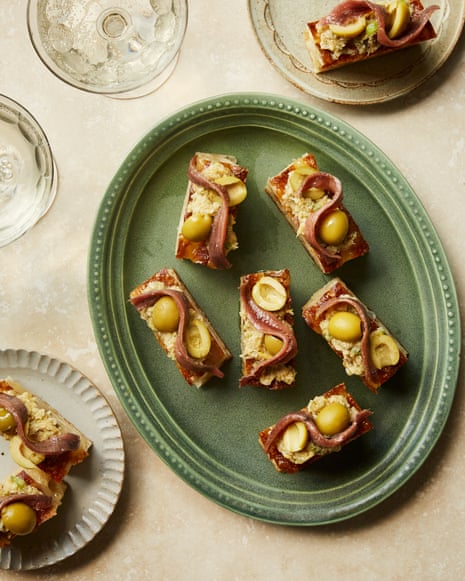 Rukmini Iyer's gildas in carriages.