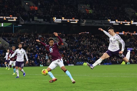 Benjamin Sesko volleys United into a short-lived lead.
