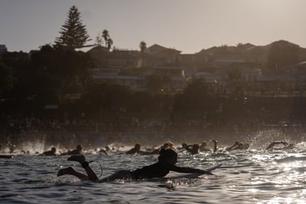 Hundreds take part the paddle-out at Bondi beach