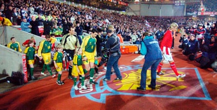 كيف شكل فوز منتخب أستراليا المفاجئ على إنجلترا عام 2003 كرة القدم الأسترالية | أستراليا كيف شكل فوز منتخب أستراليا المفاجئ على إنجلترا عام 2003 كرة القدم الأسترالية | أستراليا