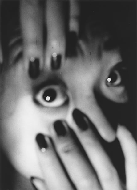 An untitled image by Daido Moriyama that exemplifies his use of are-bure-boke