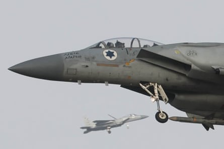 Два винищувачі F15 ВПС Ізраїлю в повітрі поблизу міста Гедера, на півдні Ізраїлю