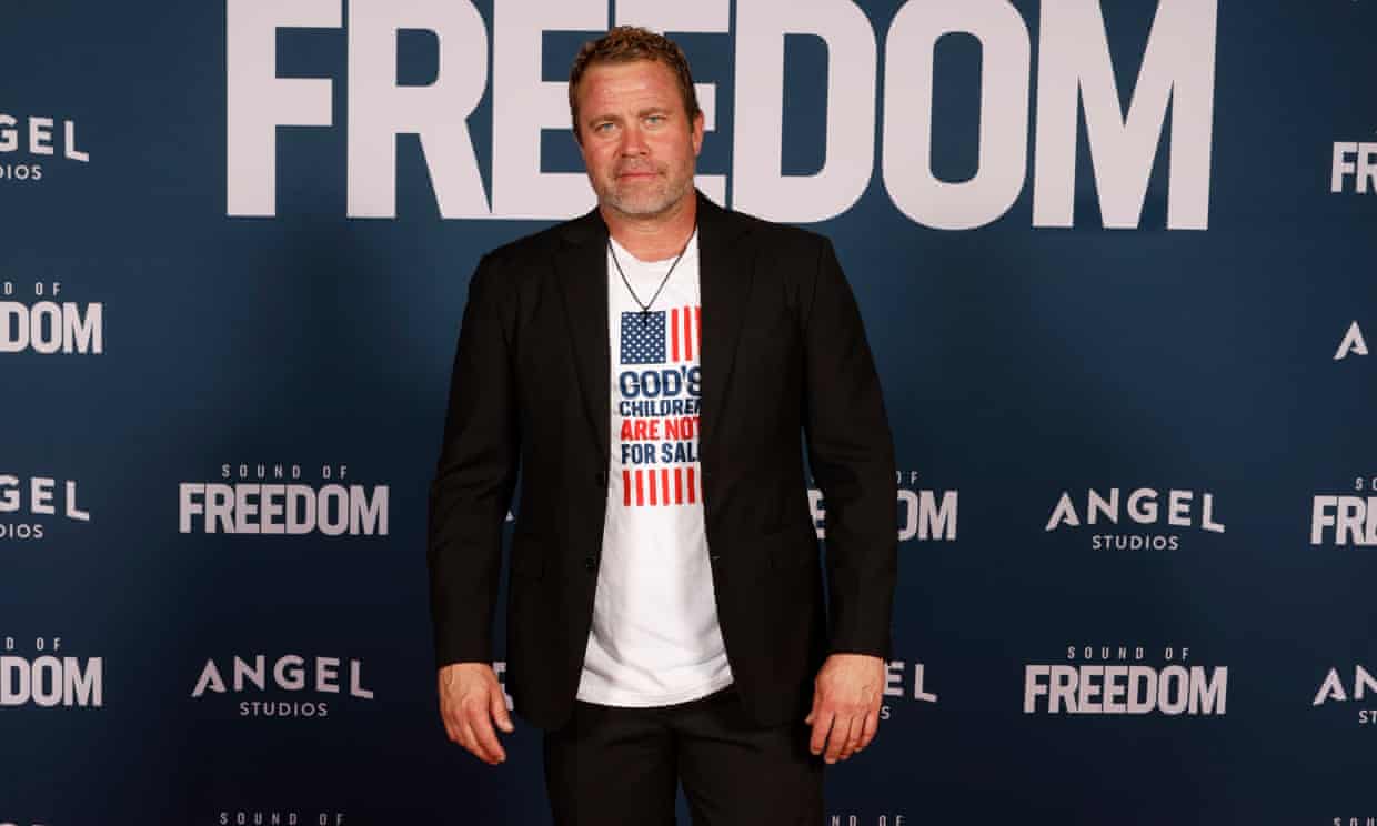 US anti-child trafficking activist, hero of much-hyped right wing film, resigns after sexual harassment allegations (theguardian.com)