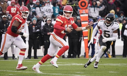 Patrick Mahomes was clearly troubled by his injured ankle on Saturday