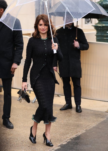 Chanel - Outside Arrivals - Paris Fashion Week - Haute Couture Week Spring/Summer 2026PARIS, FRANCE - JANUARY 27: Penelope Cruz attends Chanel Haute Couture Week Spring/Summer 2026 show as part of Paris Fashion Week on January 27, 2026 in Paris, France. (Photo by JB Lacroix/Getty Images)