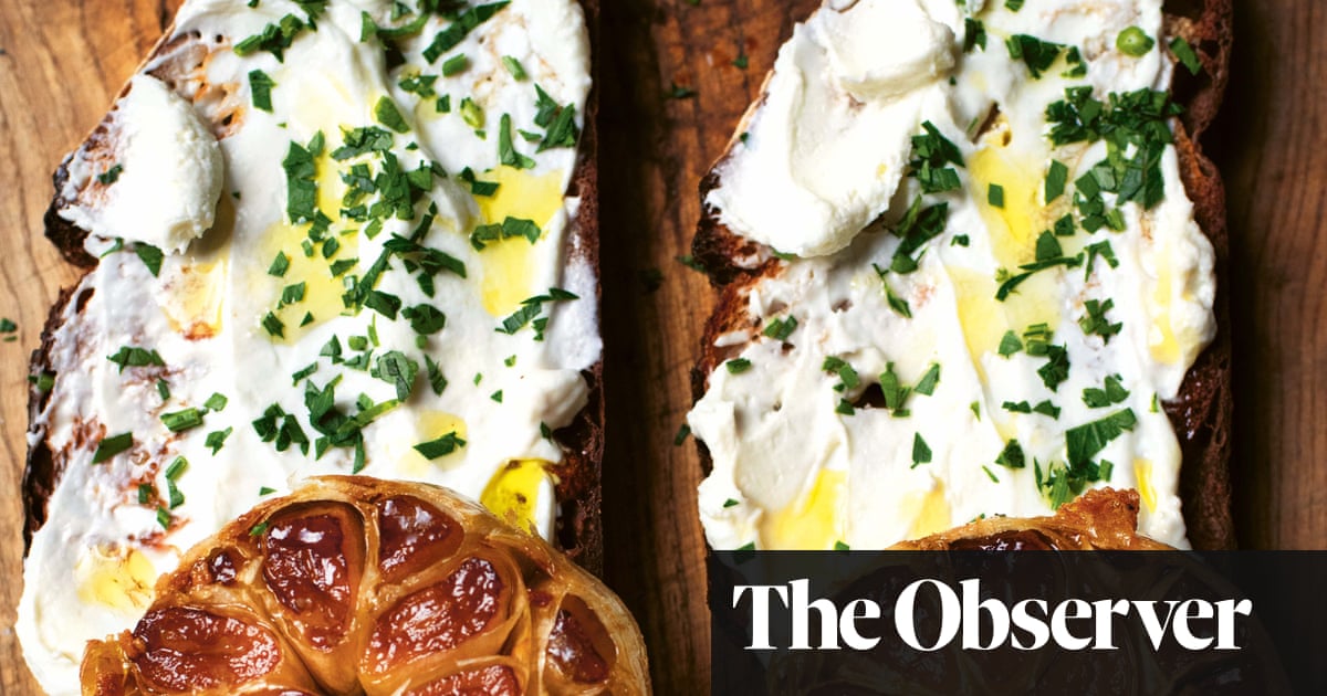 Angela Hartnetts Rezept für konfitiertes Knoblauch-Ziegenquark-Toast