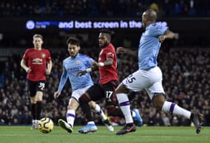 David Silva duels for the ball with Fred.