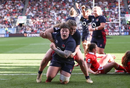 Hannah Botterman celebrates scoring England’s third try