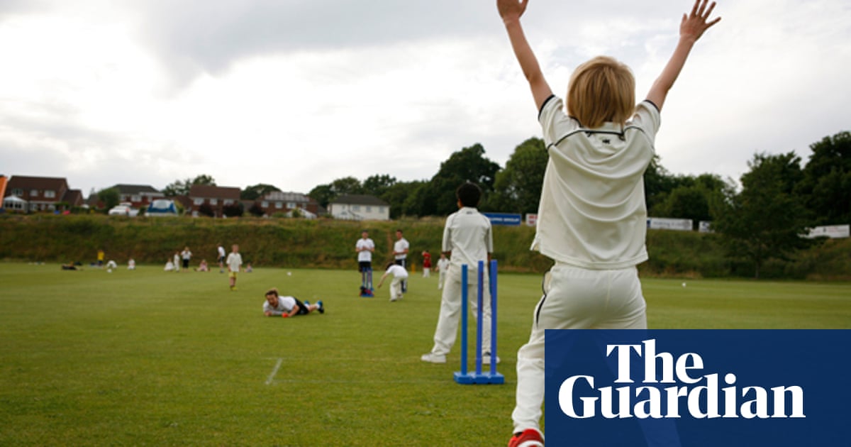 How First Memories Of Cricket Can Forge A Lifelong Love Of The Game Cricket The Guardian