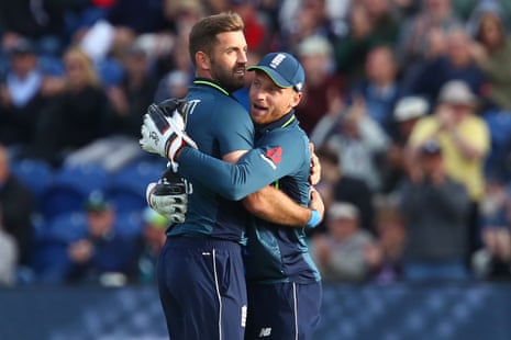 Liam Plunkett celebrates with Jos Buttler after bowling Shaun Marsh.