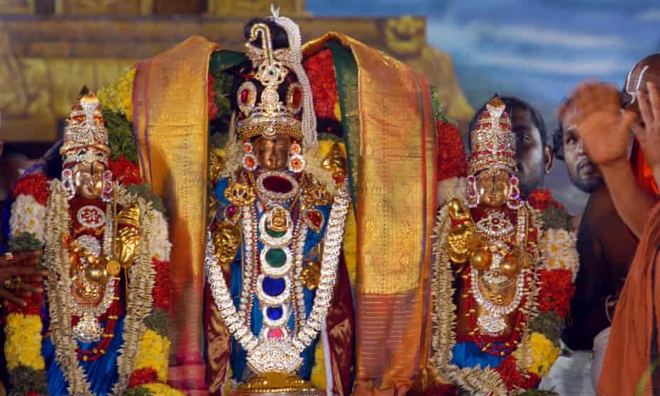 praying to Lord Balaji, Mumbai, Maharashtra, India, Asia