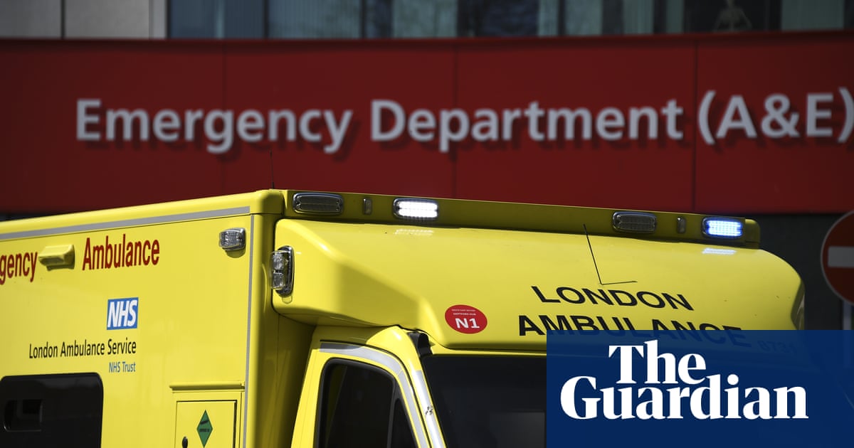 Hundreds off work ill at leading London hospital as Omicron cases surge