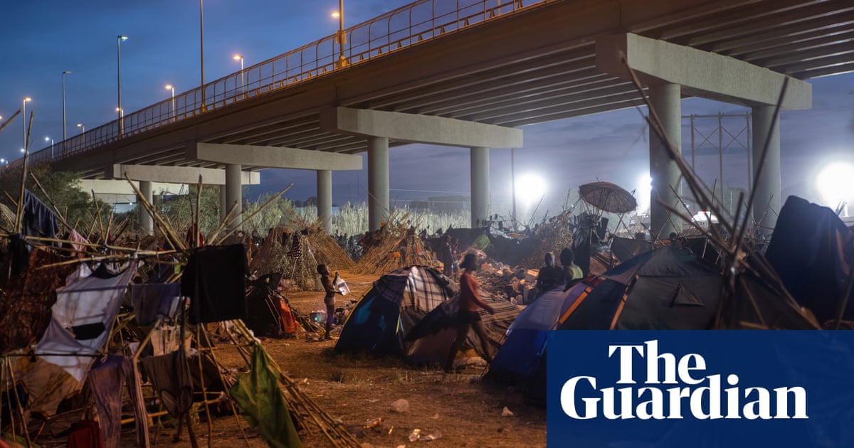 Crowded camps, garbage piles, extreme heat: migrants in Texas face unlivable conditions