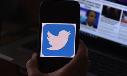 Twitter aims to limit people sharing articles they have not read