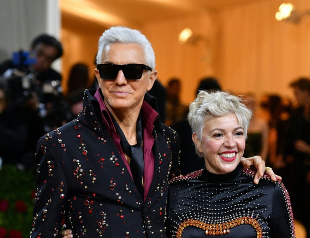 Luhrmann and his wife, the costume designer Catherine Martin, arrive for the 2022 Met Gala.