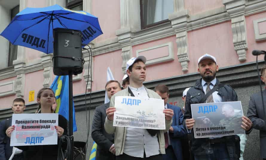 Activists protesting outside the Lithuanian embassy in Moscow on 21 June against rail curbs in Kaliningrad display posters saying ‘Closing the border? Our army has visa-free’ and ‘Lithuania in queue for democratisation’.