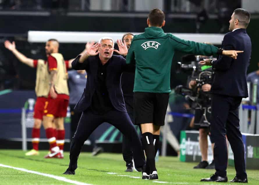 Roma’s head coach Jose Mourinho argues with fourth official Sandro Schaerer.