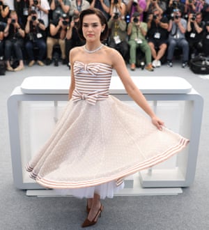 US actress Zoey Deutch poses during a photocall for the film Nouvelle Vague