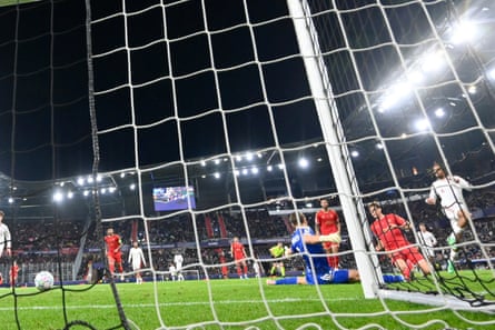 Bradley Barcola scores LiverpoolâÂÂs third goal.