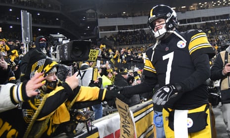NFL: Ben Roethlisberger throws touchdown in Pittsburgh Steelers win - BBC  Sport