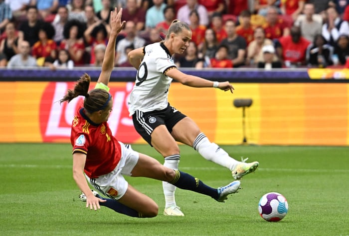 Klara Buhl propels Germany into the lead.
