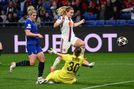 Lyon 0-1 Chelsea: Women’s Champions League quarter-final – live reaction | Women's Champions League | The Paradise Eugenie le Sommer goes close for Lyon!