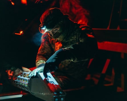 A pilot of the 413 Raid drone regiment preparing an FP-2 for launch