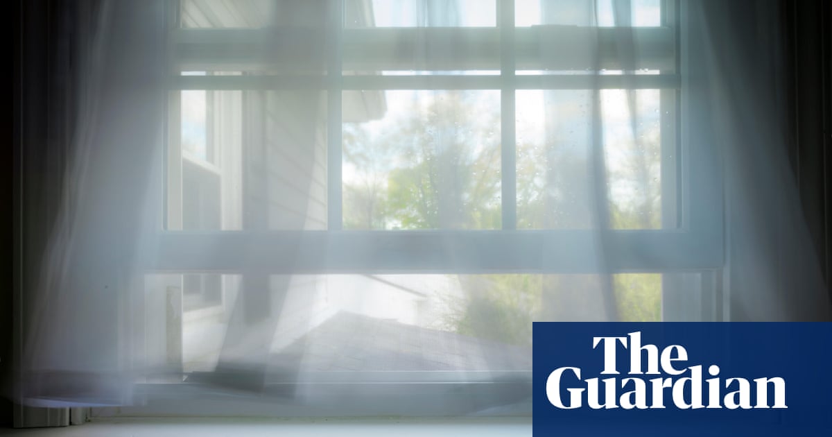 Cold or mould: Sydney tenants told to keep windows open throughout winter