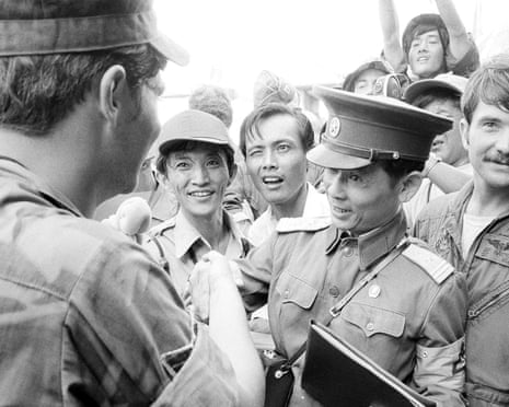 Bui Tin, centre, a colonel with the North Vietnamese army, shakes hands with one of the last US servicemen to leave Saigon with the final withdrawal of American forces in March 1973.