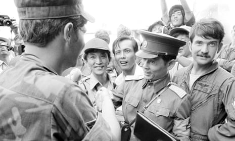 Bui Tin, centre, a colonel with the North Vietnamese army, shakes hands with one of the last US servicemen to leave Saigon with the final withdrawal of American forces in March 1973.