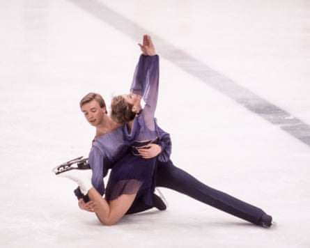 Jayne Torvill and Christopher Dean skating.
