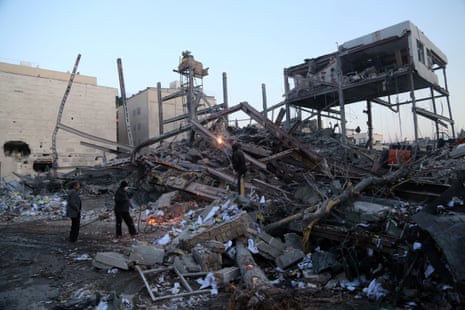 Americani in attesa all'aeroporto