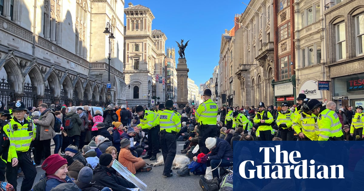 Hundreds protest in London as jailed climate activists’ appeals are heard | Just Stop Oil Hundreds protest in London as jailed climate activists’ appeals are heard | Just Stop Oil