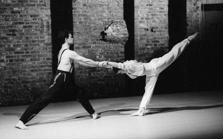 Mark Baldwin and Amanda Britton dancing in Roughcut by Richard Alston