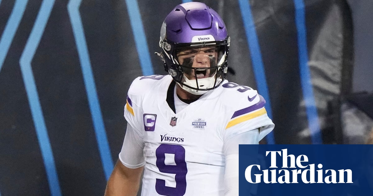 JJ McCarthy leads Vikings to late comeback win over Bears in NFL debut