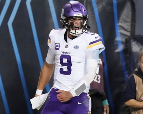 JJ McCarthy leads Vikings to late comeback win over Bears in NFL debut | NFL | The Guardian