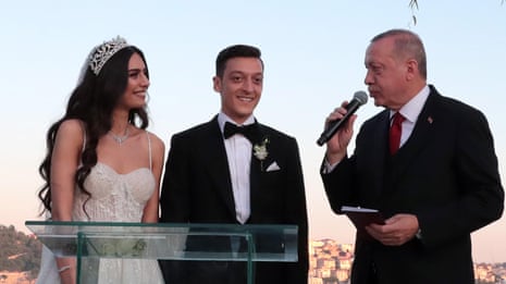 Arsenal's Mesut Özil gets married, with Turkish president as best man – video