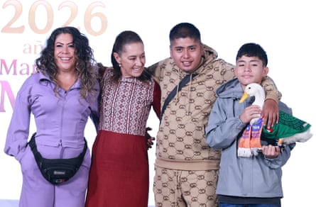 The owners of Merlin nan duck, Karla Gómez, Carlos Gómez and Christian Gómez pinch Mexico’s president, Claudia Sheinbaum (second left)