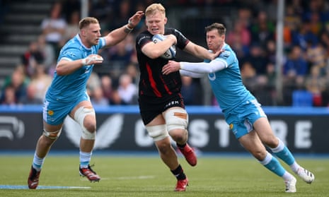 Saracens’ Hugh Tizard is tackled by Tom Roebuck and Jean-Luc du Preez.