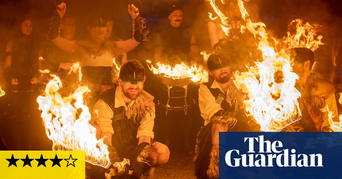 Edinburghs Hogmanay review – 70,000 go wild at the ultimate New Years Eve