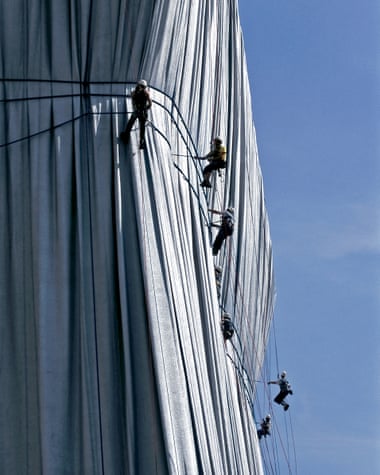 Christo’s crew abseiling down the Reichstag in 1995.
