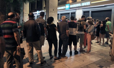 Athens cashpoint queues lengthen in face of week-long bank