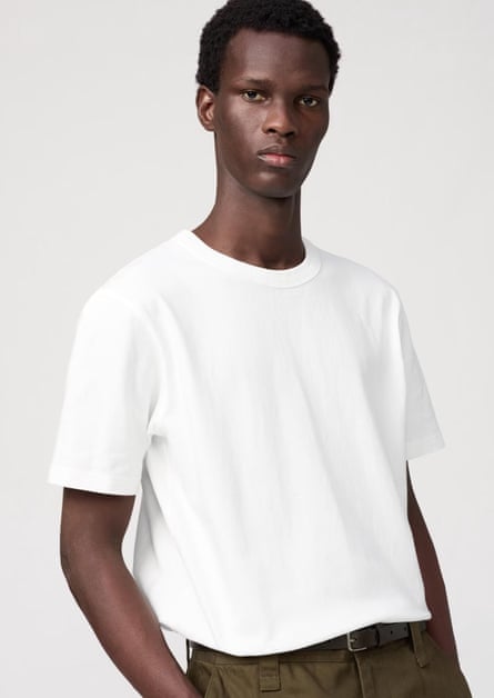 uniqlo white t-shirt